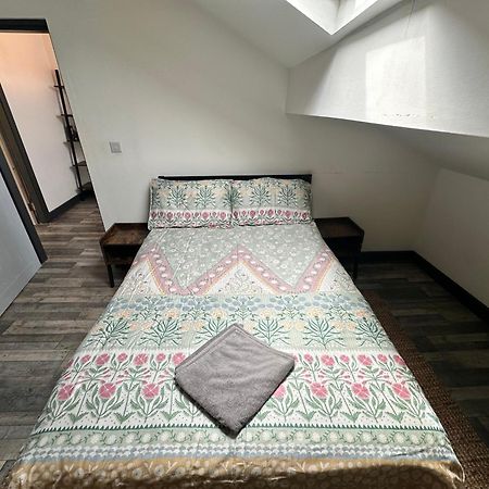 Town Center Willow Apartment - Sleeps Up To 10 - Dogs Welcome - 2 Minutes From Train Station Blackpool Eksteriør billede