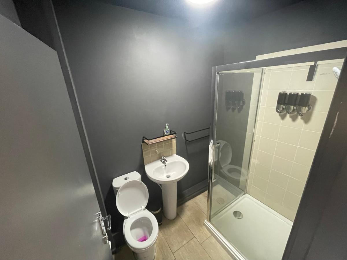 Town Center Willow Apartment - Sleeps Up To 10 - Dogs Welcome - 2 Minutes From Train Station Blackpool Eksteriør billede