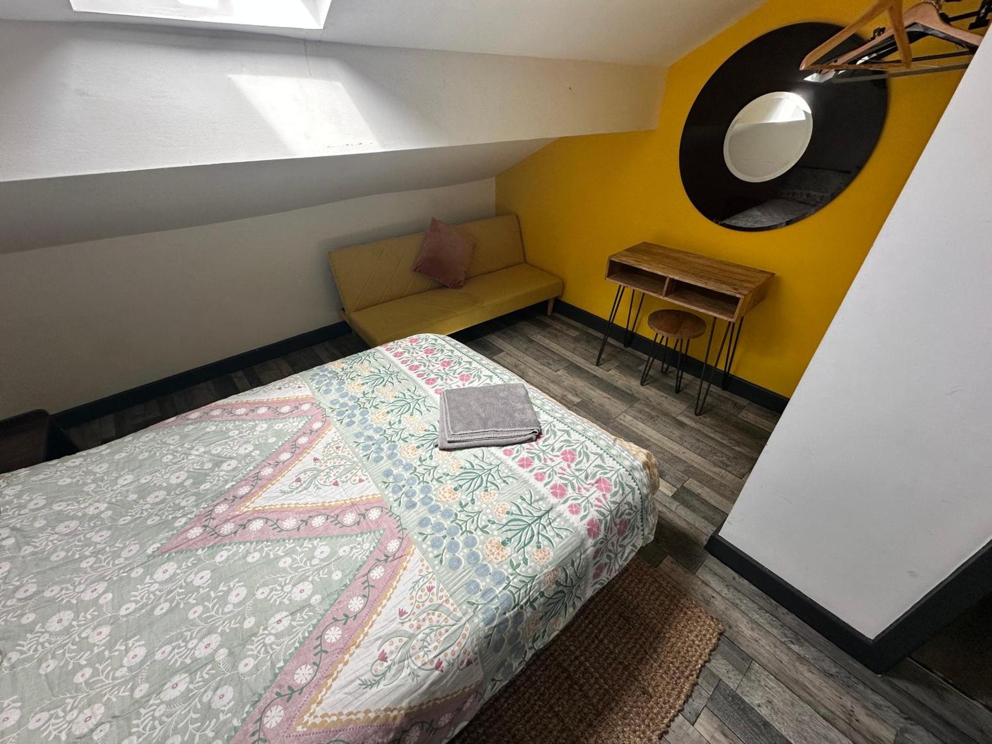 Town Center Willow Apartment - Sleeps Up To 10 - Dogs Welcome - 2 Minutes From Train Station Blackpool Eksteriør billede