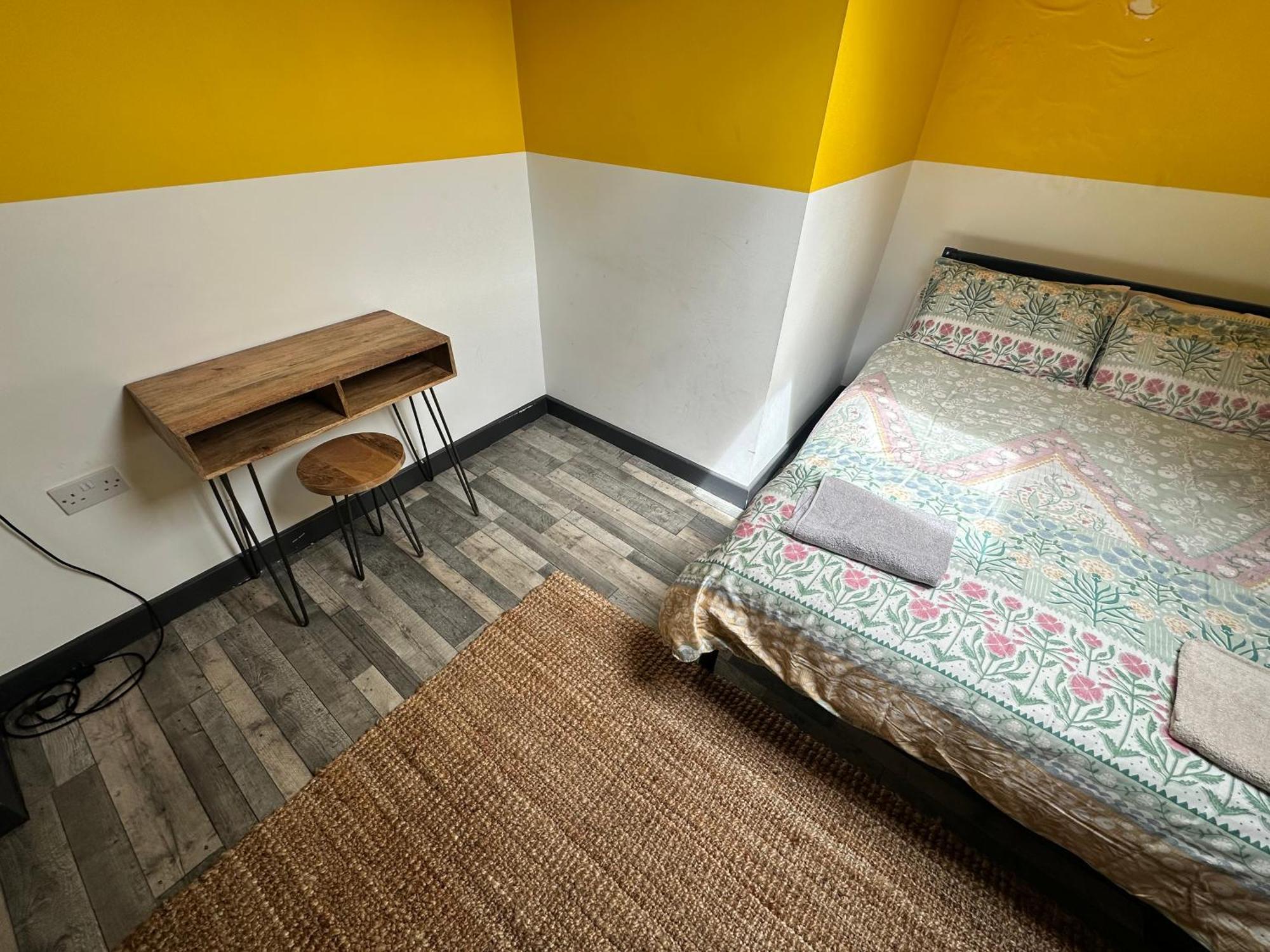 Town Center Willow Apartment - Sleeps Up To 10 - Dogs Welcome - 2 Minutes From Train Station Blackpool Eksteriør billede